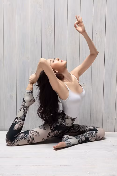 Theo Tiền Phong, Tiêu Tường có chứng chỉ vận động viên yoga chuyên nghiệp. Ảnh: Weibo Tiêu Tường.