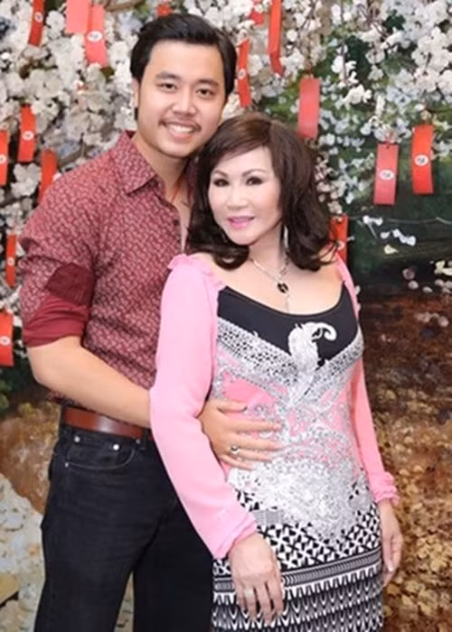 Tháng 10/2017, rộ tin đồn Vũ Hoàng Việt và và Yvonne Thúy Hoàng chia tay. Mãi đến đầu năm 2018, nam người mẫu mới thừa nhận không còn hẹn hò Yvonne Thúy Hoàng. Ảnh: Đời Sống Pháp Luật.