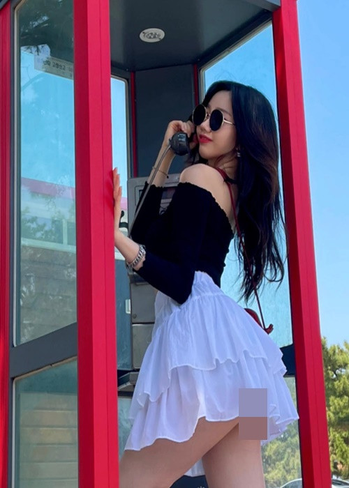 Hot girl xứ Hàn từng bị hớ hênh do mặc váy quá ngắn.