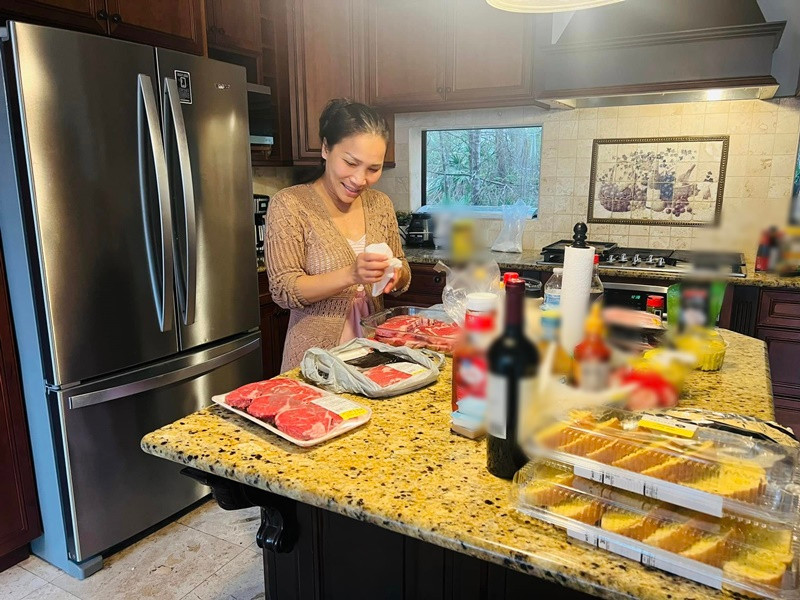 Ông bầu Thomas Tâm Nguyễn tiết lộ, ngôi nhà có được từ mồ hôi nước mắt của vợ, còn anh chỉ giỏi biết cách sinh lợi tiền của vợ làm ra.