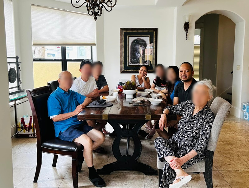 Hồng Ngọc và chồng còn đưa người thân, bạn bè đến biệt thự nghỉ ngơi.