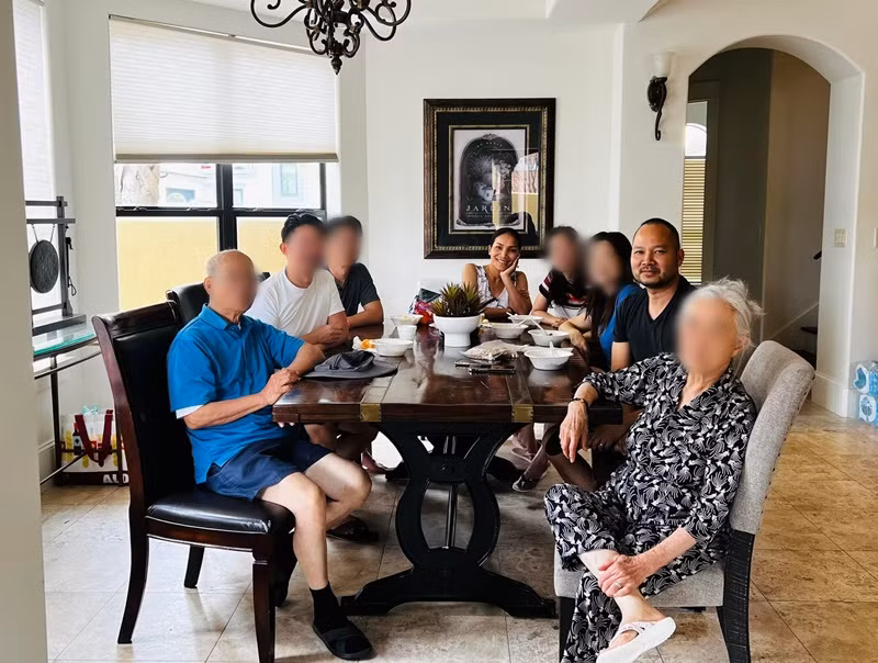 Hồng Ngọc và chồng còn đưa người thân, bạn bè đến biệt thự nghỉ ngơi.