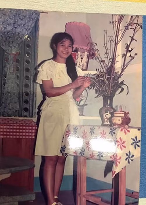 Trước khi trở thành ngôi sao, nữ diễn viên trải qua tuổi thơ cơ cực. Việt Trinh cho biết, mẹ cô đã một mình vất vả nuôi 7 đứa con thơ. Ảnh: FB Việt Trinh.