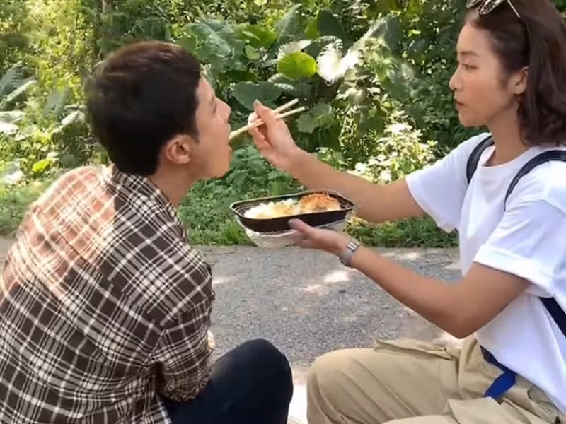 Sau bộ phim 11 tháng 5 ngày và Gia đình mình vui bất thình lình, Khả Ngân và Thanh Sơn trở nên thân thiết. Ảnh: VTV.