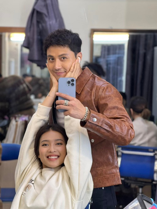 Thanh Sơn chia sẻ khoảnh khắc tình cảm bên Khả Ngân. Ảnh: FB Thanh Sơn.