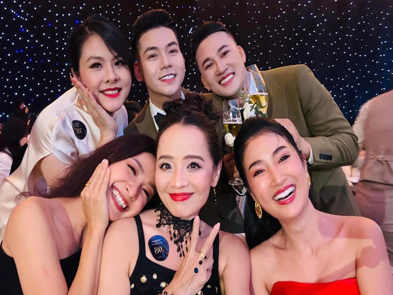 Vân Trang, Quỳnh Lam cũng đến dự đám cưới Hà Trí Quang. Ảnh: FB Lê Bê La.