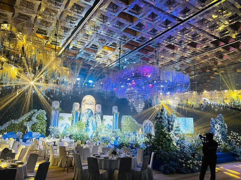 Tiệc cưới của Hà Trí Quang đầy sang trọng, xa hoa. Ảnh: Người Đưa Tin.