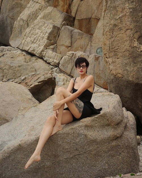 Sau 2 lần sinh nở, Pông Chuẩn có body nuột nà không kém cạnh Diệp Lâm Anh và Đàm Thu Trang. Ảnh: FB Pông Chuẩn.