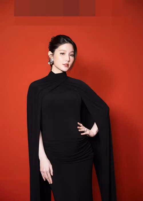  Diễm My 9x vừa xác nhận mang bầu con đầu lòng sau thời gian dài giữ kín.