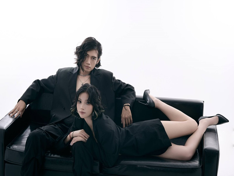 Cặp đôi tình tứ trong một bộ ảnh. Ảnh: FB Quang Đăng.