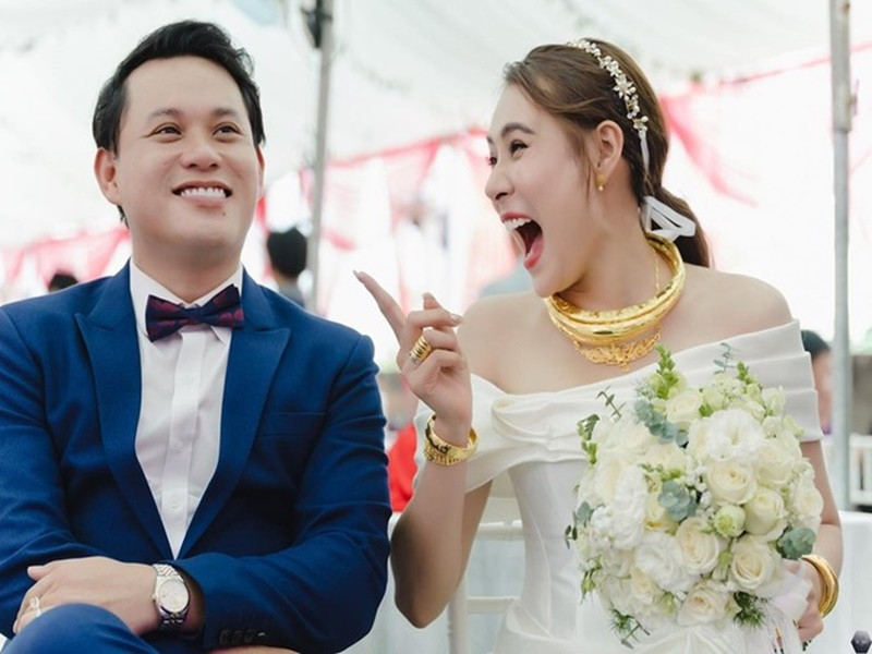 Chồng Hồ Bích Trâm là doanh nhân Quản Trọng. Anh hơn nữ diễn viên 7 tuổi. Ảnh: FB Hồ Bích Trâm.