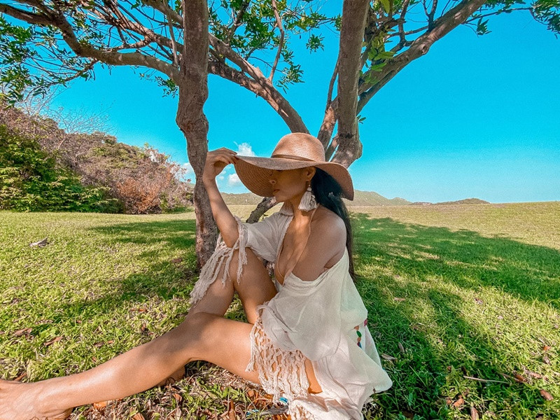 Nữ ca sĩ sinh năm 1994 diện áo tắm khoe body nóng bỏng trong một chuyến du lịch.