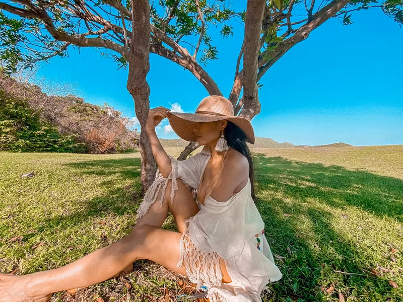 Nữ ca sĩ sinh năm 1994 diện áo tắm khoe body nóng bỏng trong một chuyến du lịch.