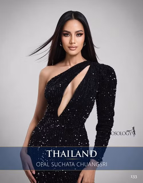 Theo chuyên trang sắc đẹp Missosology, Opal Suchata Chuangsri - đại diện Thái Lan sẽ đăng quang Miss Universe 2024. Opal sở hữu vẻ đẹp như nữ hoàng. Đại diện Thái Lan thu hút trên sân khấu mà không cần phải phô trương nhan sắc.