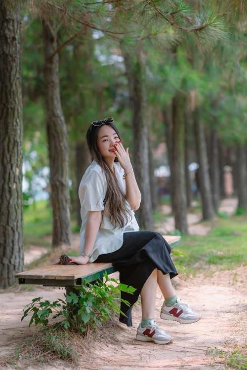 Vợ Phú Đôn không hoạt động nghệ thuật nhưng luôn thông cảm cho công việc của chồng. Ảnh: FB Hồng Vân.