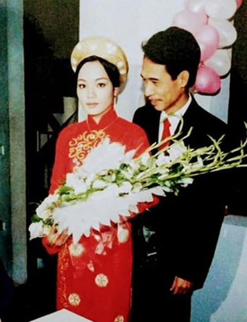 Hồng Vân sinh năm 1985, kém nghệ sĩ Phú Đôn 25 tuổi. Ảnh: FB Phú Đôn.