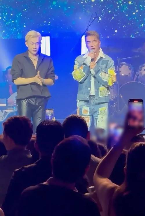 Thời điểm nhận quyết định xử phạt, Đàm Vĩnh Hưng đang ở Mỹ thực hiện chuyến lưu diễn đã được lên lịch và ký kết. Ảnh: Tiền Phong.