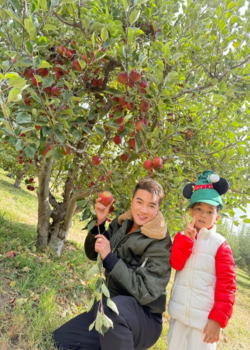 Cụ thể, nam ca sĩ sẽ biểu diễn trong các đêm nhạc diễn ra vào ngày 27/11, 21/12, 22/12, 25/12. Ảnh: FB Đàm Vĩnh Hưng.