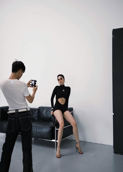 Chân dài sinh năm 1989 lựa chọn trang phục khoe tối đa vẻ đẹp hình thể. Ảnh: FB Ngọc Trinh.