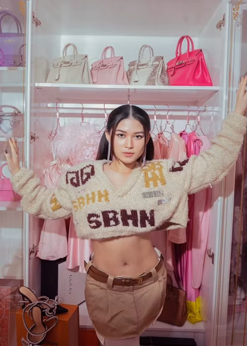 Ngọc Thanh Tâm sở hữu nhiều đồ hiệu đắt tiền.