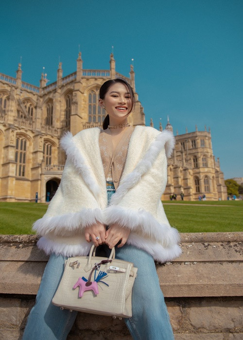 Nữ diễn viên liên tục đi du lịch nước ngoài.