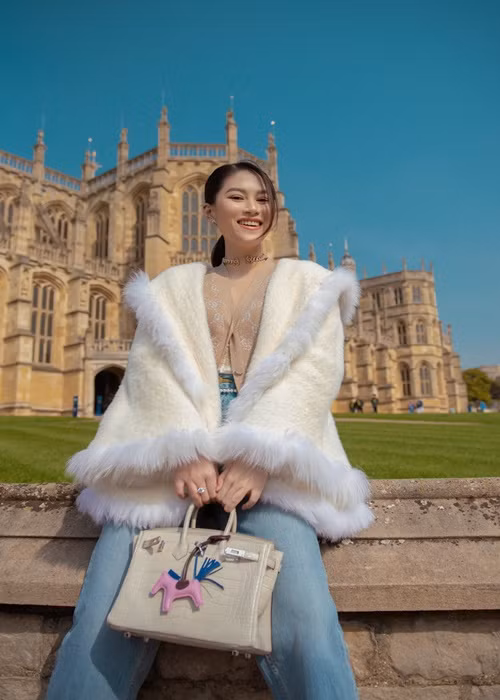 Nữ diễn viên liên tục đi du lịch nước ngoài.