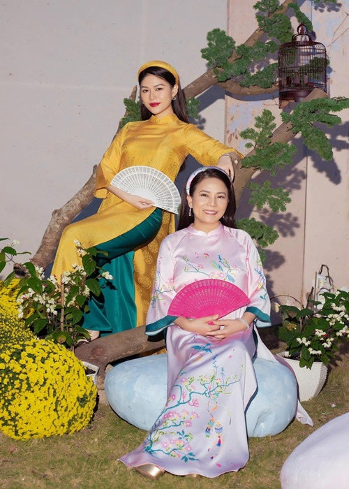 "Khi Tâm lớn lên, Tâm muốn học cái gì tôi cũng ủng hộ Tâm hết. Cái gì học cũng có lợi ích cho mình hết, chứ không nhất thiết phải học bài vở trên trường", mẹ Ngọc Thanh Tâm chia sẻ trên Saostar.