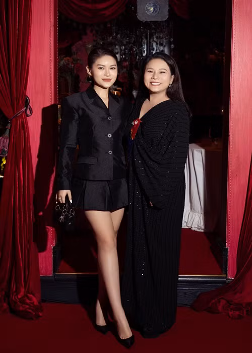 Ngọc Thanh Tâm được mẹ chiều chuộng.