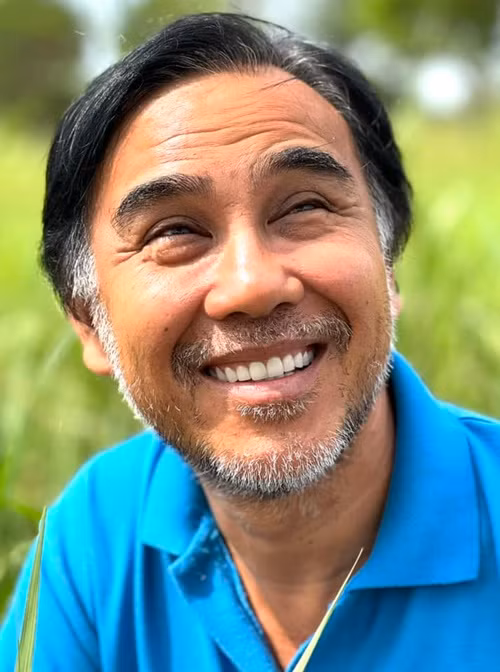 MC Quyền Linh chia sẻ trên truyền thông anh chỉ là một trong số các cổ đông của Công ty TNHH Nghệ sĩ Quyền Linh, không tham gia điều hành công ty nên chưa nắm được thông tin gây xôn xao dư luận.