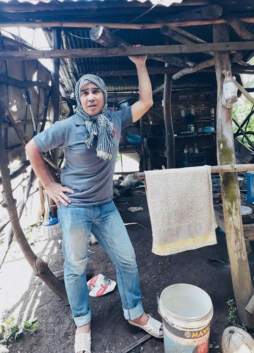 Nam diễn viên chia sẻ hình ảnh mới nhất của mình. Đi kèm với đó, anh viết: “Xin chào Ngày quốc tế của đàn ông, chúc tất cả những người đàn ông trên thế giới luôn chân cứng đá mềm, mạnh khỏe, kiên cường, bình an và hạnh phúc”.