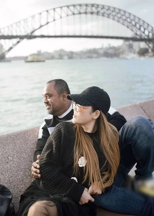 Dũng Taylor còn lo hợp đồng ca hát cho Thu Phương. Trước khi gắn bó, mối quan hệ giữa hai người vốn là bầu show - ca sĩ. Ảnh: FB Dũng Taylor.