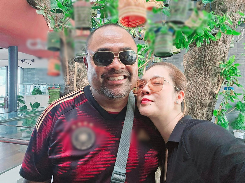 Dũng Taylor tặng Thu Phương những món quà đắt tiền như xế sang tiền tỷ, các túi xách hàng hiệu. Ảnh: FB Dũng Taylor.