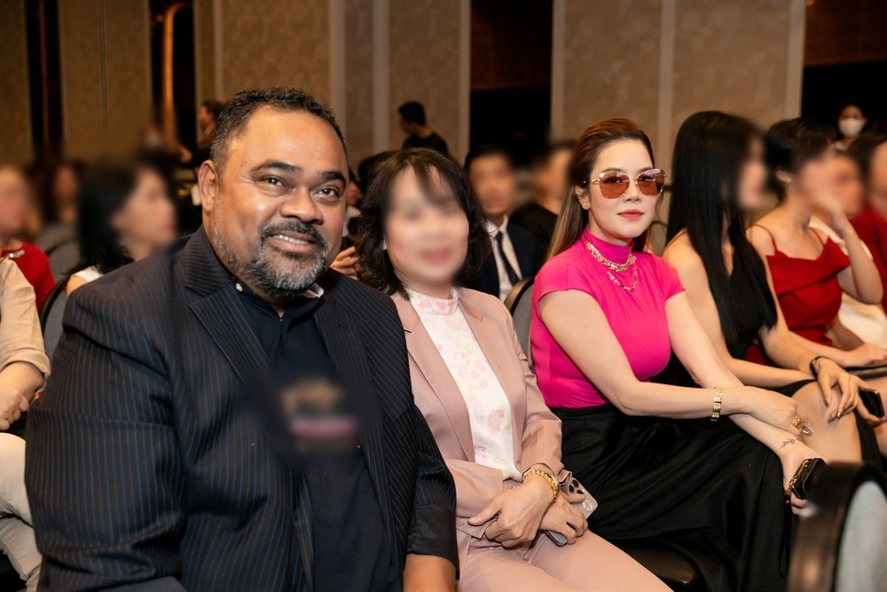 Tháng 4/2024, khi được hỏi về hôn lễ, Thu Phương chia sẻ trên Tiền Phong: “Tôi chưa biết được khi nào nhưng sẽ cố gắng để tổ chức đám cưới. Tôi có nói với anh Dũng là chờ đến lúc hai vợ chồng hết việc mới toàn tâm toàn ý nghĩ đến đám cưới, rồi cùng đi tuần trăng mật. Nghĩa là tôi muốn đám cưới khi không còn vướng bận hoặc có người ảnh hưởng đến chúng tôi nữa, khả năng là năm 70 tuổi". Ảnh: Tiền Phong.