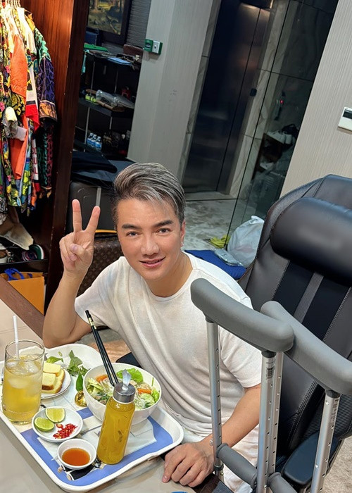 Ở Việt Nam, Đàm Vĩnh Hưng đang sống trong biệt thự 60 tỷ. Ảnh: FB Đàm Vĩnh Hưng.