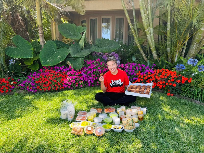 Mr Đàm sống trong biệt thự sang trọng mỗi khi sang xứ cờ hoa ca hát, thăm người thân, bạn bè. Ảnh: FB Đàm Vĩnh Hưng.