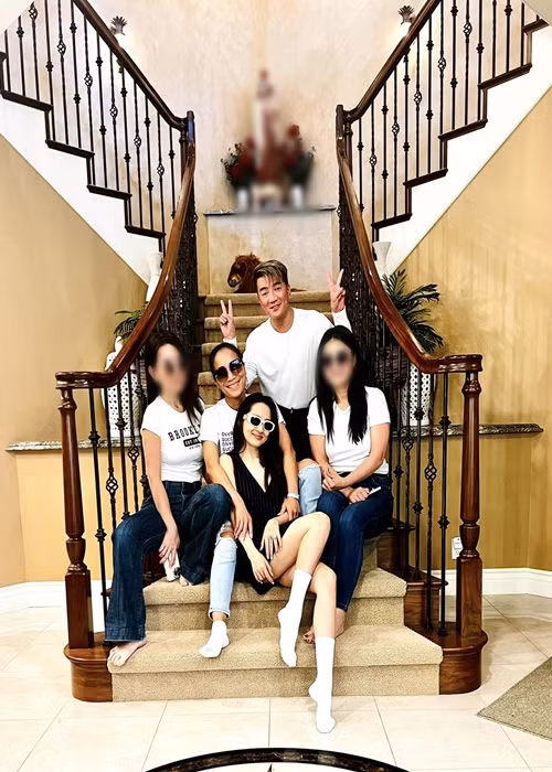 Hồng Ngọc, Bảo Anh đến thăm nhà Đàm Vĩnh Hưng. Ảnh: FB Hồng Ngọc.