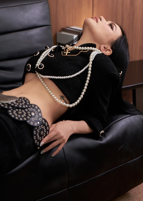 Tình cũ Huỳnh Phương giữ được eo thon gọn trong nhiều năm.