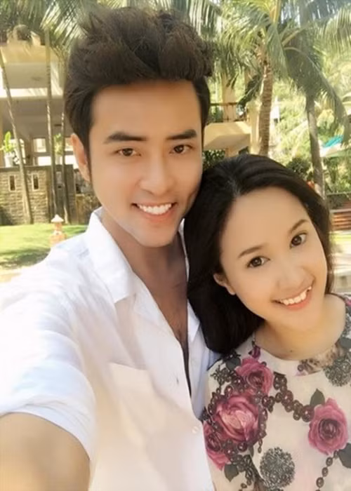 Phương Hằng được chồng chiều chuộng. Năm 2018, khi Phương Hằng quay phim Gạo nếp gạo tẻ, Anh Tâm đã đi theo làm trợ lí cho vợ. Ảnh: Người Lao Động.