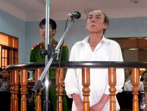 Hanh vi hiep dam tre em cua hai lao de gia hang xom-Hinh-2