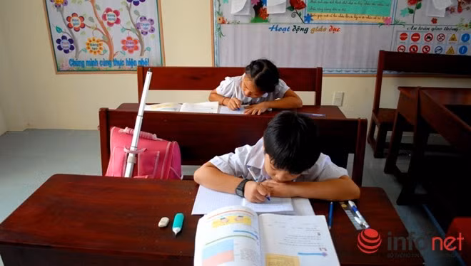 Hai "anh chị" lớn nhất trong lớp.