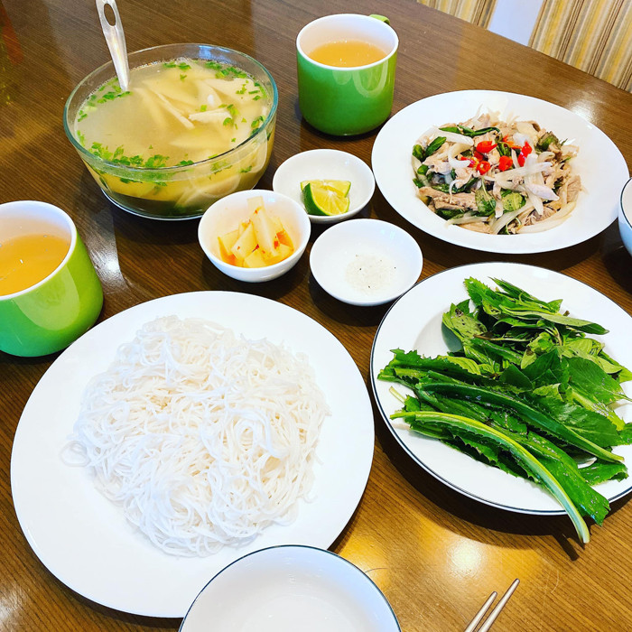 Cô đặc biệt chú trọng đầu tư món “nhậu” cho chồng chế biến từ hải sản bởi chúng giàu dinh dưỡng lại thích hợp để lai rai.