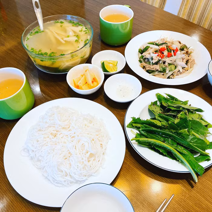 Cô đặc biệt chú trọng đầu tư món “nhậu” cho chồng chế biến từ hải sản bởi chúng giàu dinh dưỡng lại thích hợp để lai rai.