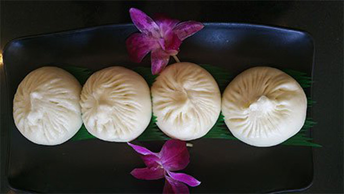 “Cha đẻ” đặc sản Trung Quốc Cẩu Bất Lý vốn là cậu thanh niên trẻ Cao Quý Hữu sống thời vua Hàm Phong nhà Thanh. Ngoài cái tên đẹp, Quý Hữu còn có tên ở nhà là Cẩu Tử - một cách gọi thân mật, thể hiện tình yêu thương ấm áp của bố mẹ dành cho con cái.