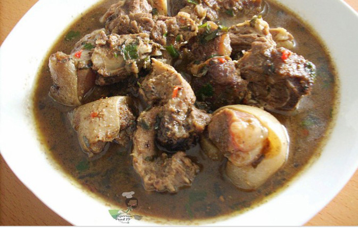 Đôi khi, người ta có thể nêm chút Iru vào trong các món hầm để thức ăn có được hương vị đậm đà hơn.