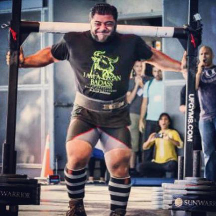 Anh từng chia sẻ thực đơn hàng ngày trên kênh Youtube của mình gồm xúc xích thuần chay, khoai tây chiên bỏ lò, đậu phụ cùng các loại sinh tố. Trung bình mỗi ngày anh tiêu thụ hơn 5000 calo và 400g protein.