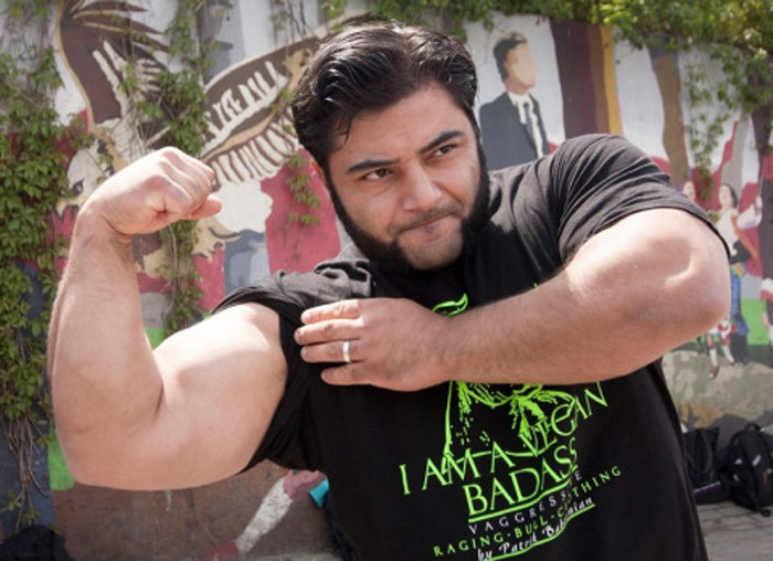 Nếu cho rằng đồ ăn từ thực vật chỉ nhằm mục đích giảm cân, bạn sẽ thay đổi suy nghĩ khi chiêm ngưỡng thân hình vạm vỡ của Patrik Baboumian. Không chỉ gây ấn tượng mạnh với vẻ ngoài “đô con”, Patrik Baboumian còn chứng minh thực lực khi giành danh hiệu Người đàn ông khỏe nhất nước Đức năm 2011.