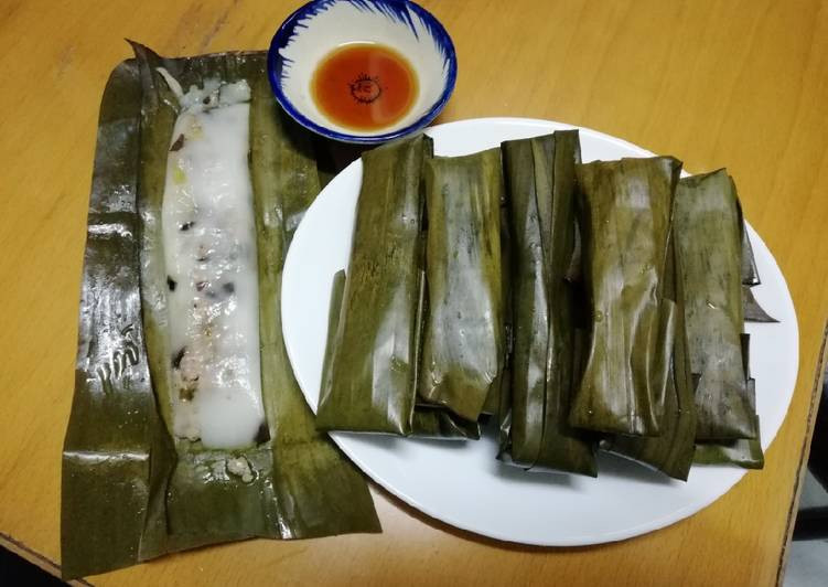 Bánh răng bừa. Bánh răng bừa, có nơi gọi là bánh lá hoặc bánh tẻ vì có hình dáng giống cái răng bừa, là thứ bánh truyền thống ở vùng đồng bằng Bắc Bộ và Thanh Hóa. Bánh được làm từ bột gạo tẻ, gói ngoài bằng lá dong hoặc lá chuối và được luộc cho chín.