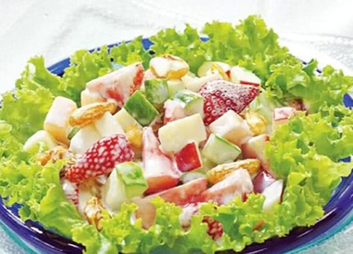 Hầu hết các món salad rau củ đều chứa hàm lượng dinh dưỡng cao trong khi lại cung cấp ít calo – phù hợp cho nỗ lực giảm cân đón 20/10.