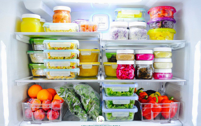 Ngoài các lưu ý trên, người dân nên tạo thói quen bảo quản riêng biệt giữa thực phẩm sống và đồ ăn chín. Sử dụng riêng các dụng cụ và thiết bị nấu nướng như dao, thớt để chế biến thực phẩm sống.