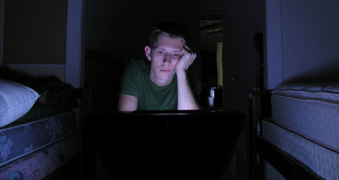 Nguyên nhân bởi thức khuya làm giảm khả năng miễn dịch. Độ tuổi 40 lại là giai đoạn sức khỏe nam giới về tổng thể đang “xuống dốc”, giảm miễn dịch không khác nào tạo “cơ hội vàng” cho bệnh tật ghé thăm.